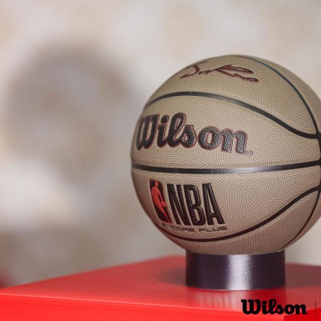 罗斯球衣退役引情怀消费争议，值不值得为青春记忆买单？全网观点大碰撞