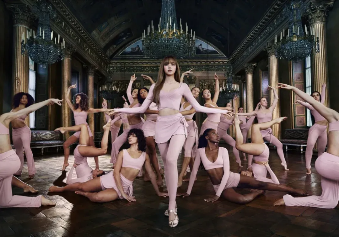 Lisa 亲身演绎「Skims x Nike」联名套装！诠释柔与力的融合！