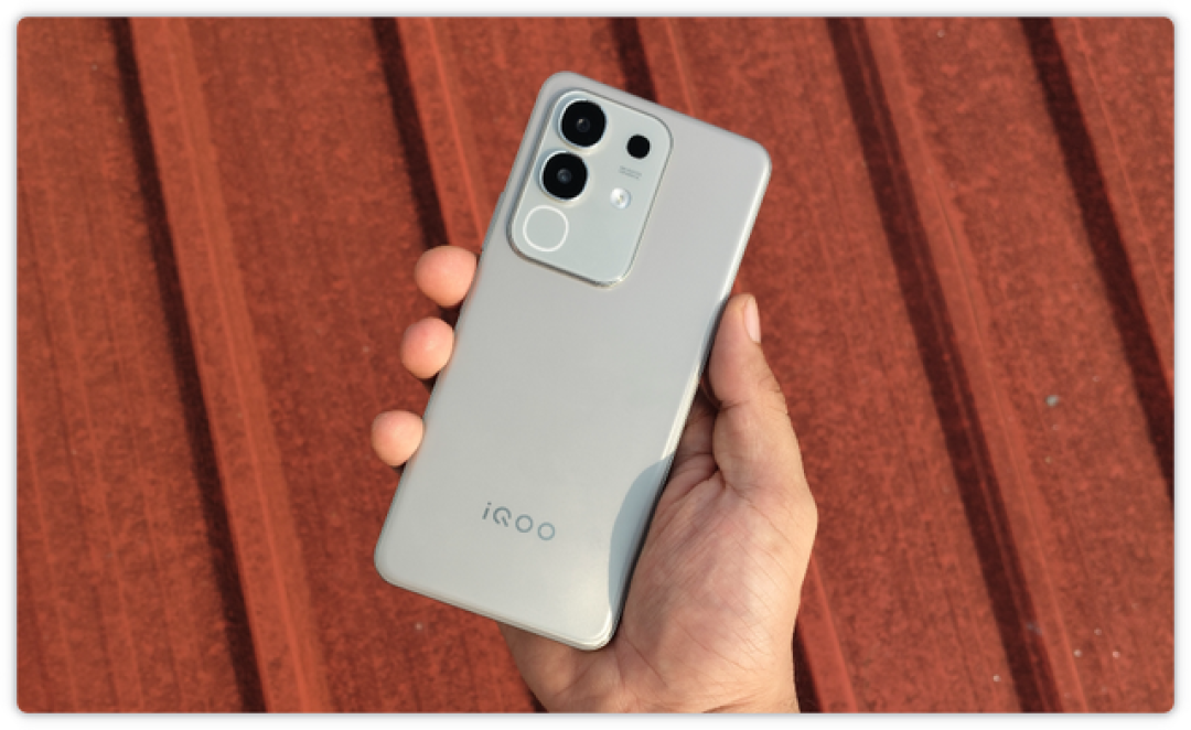 手握 800 元选百元机？7000mAh+80W 快充，这台续航卷到没朋友！