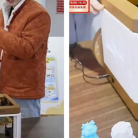 刘强东返乡送年货 智小白3D打印亮相首个京东AI教室