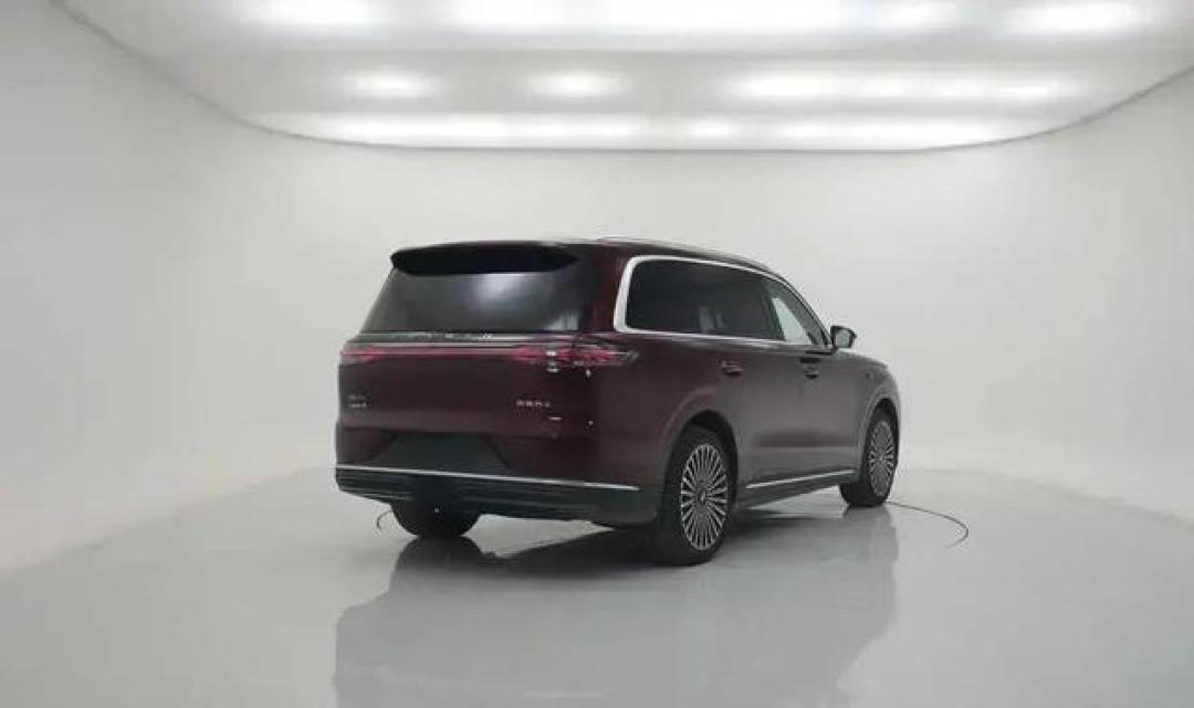 方程豹钛7五座对比风云T11六座:差价近1万!