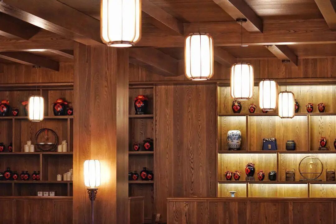 899元/2晚！含正餐+围炉煮茶+汤泉畅泡！乘船入住50000㎡山水秘境【莫干山蠡山沄居汤泉度假村】！逛万平花园，探古韵蠡山~