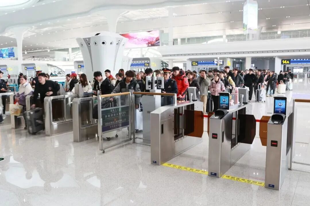 2026 春运出行全攻略!交通福利、购票指南、加班航班一键收藏