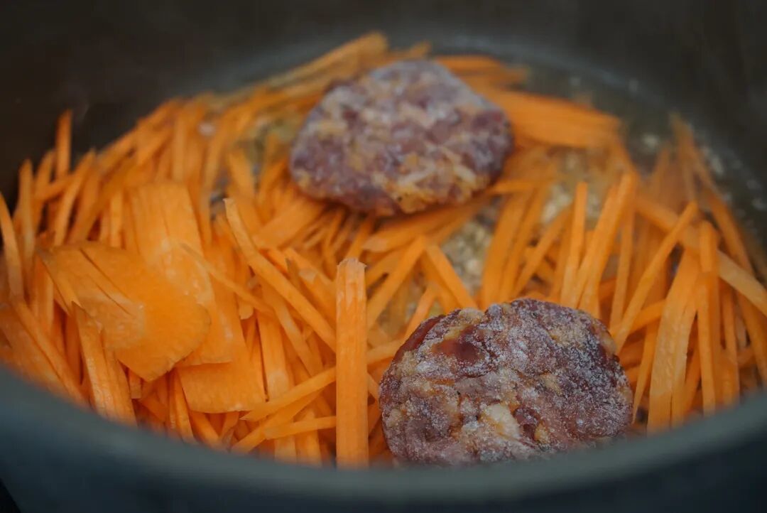中午特别忙,做最简单的饭菜一锅出,十几分钟就能吃了