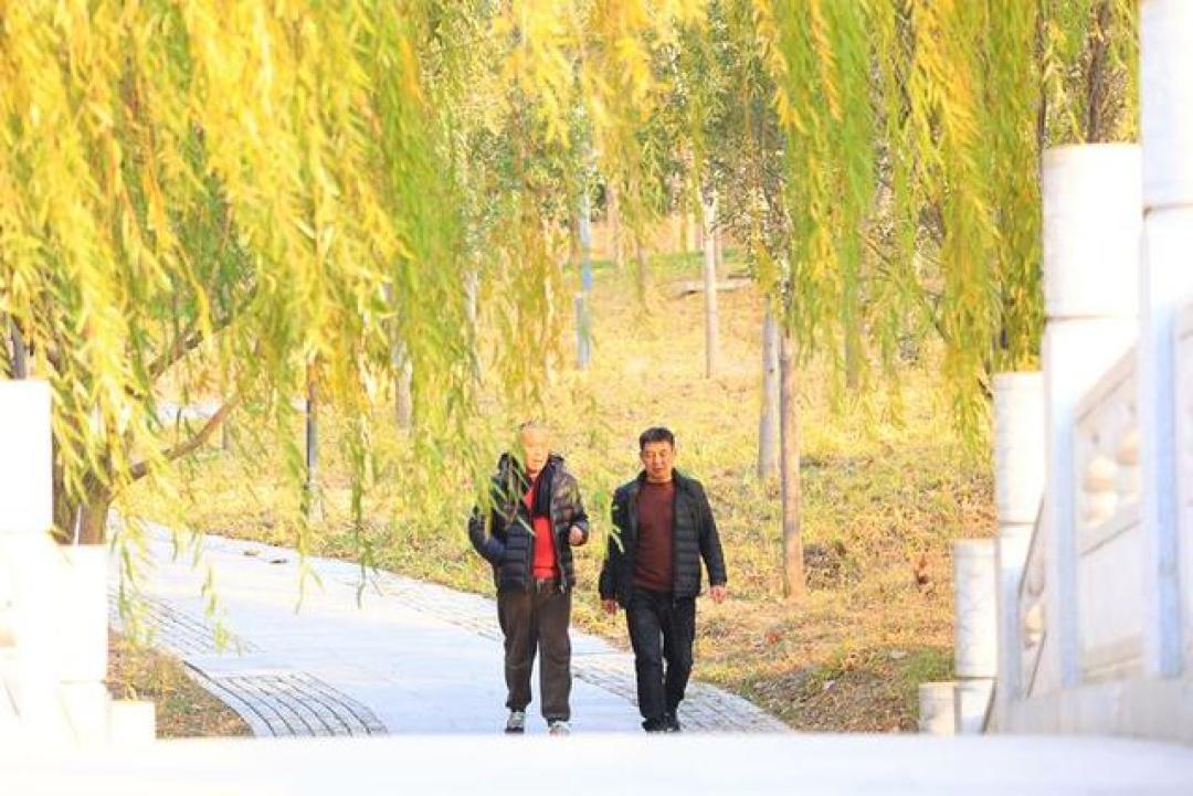 医生发现:天冷继续坚持走路的高血压人,用不了几月,或有5好处