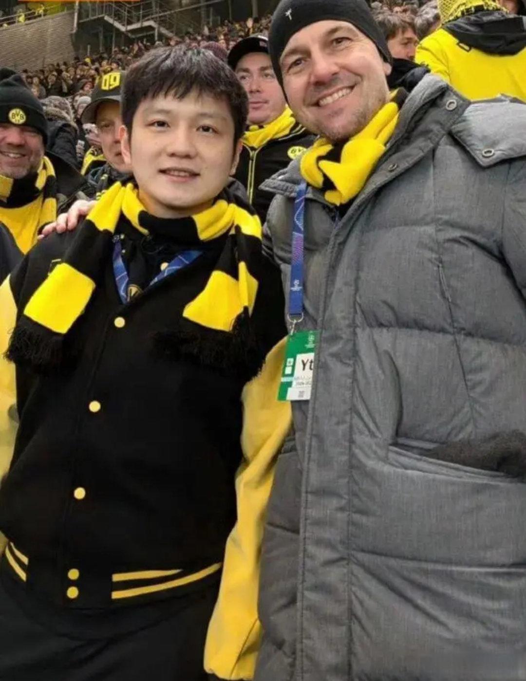 致敬乒坛第一人!樊振东获赠多特蒙德1号球衣享最高礼遇