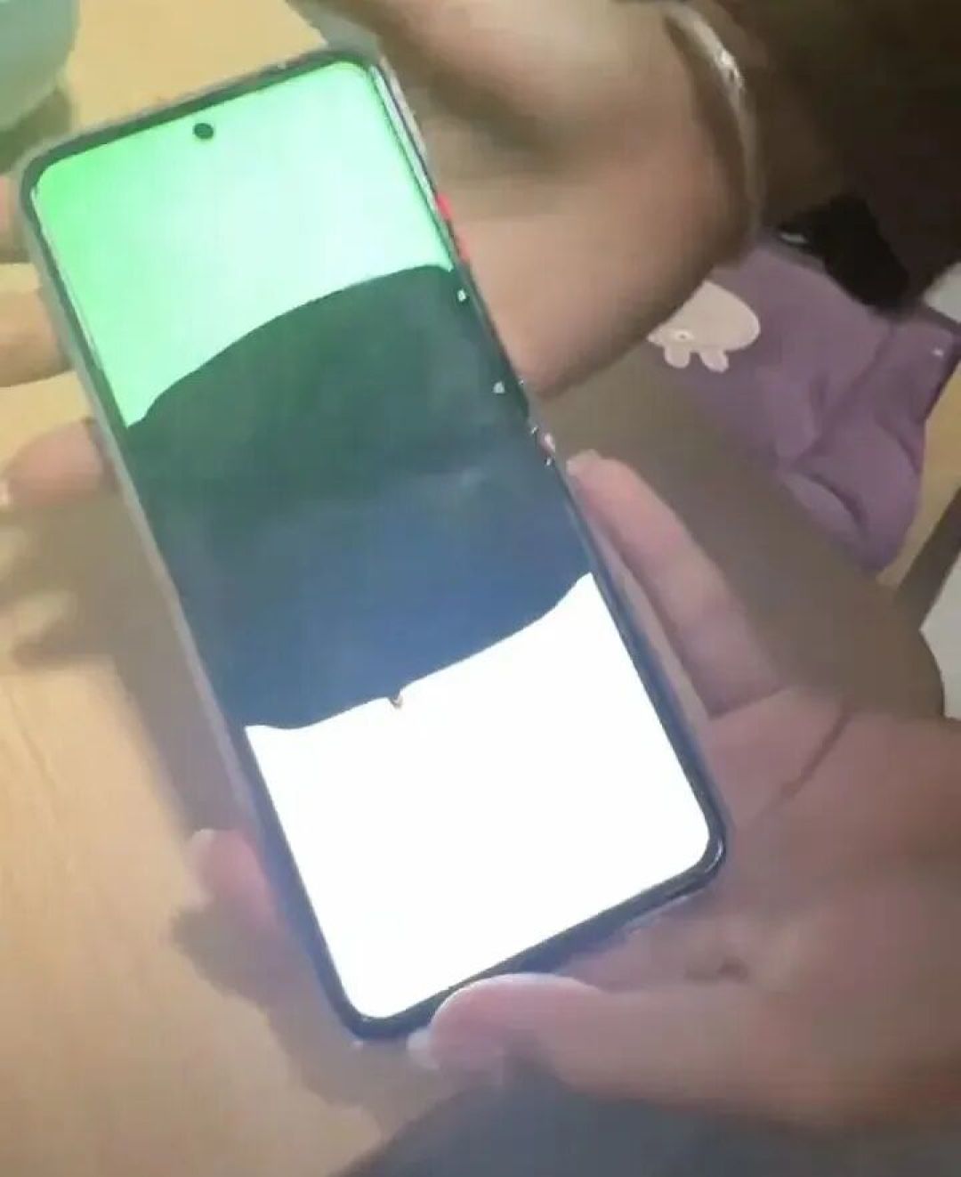 折叠屏到东北变“碎碎冰”?专家提醒!