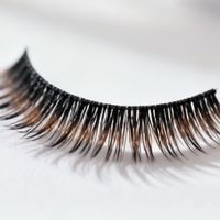 免胶睫毛和分段假睫毛，手残党真能轻松驾驭吗？