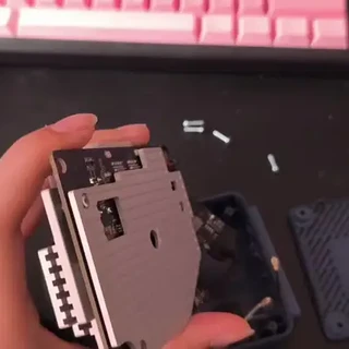 #中兴 #随身WiFi #电子diy 中兴f50解决供电不足问题方案
灵感源于minikano老师的帖子 https://www.coolapk.com/feed/69457581?s=ZmZkOGU4MmUyNGI2NDYyZzY5N2IwMGQyega1590