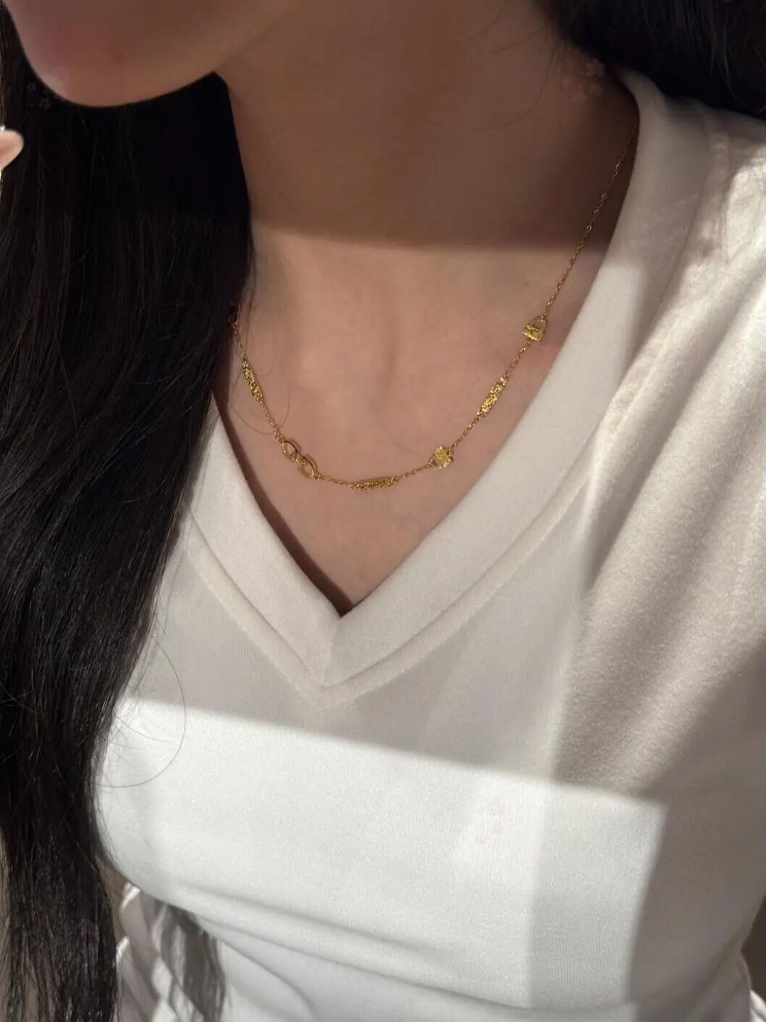 足金多元素项链,轻盈设计的日常百搭款