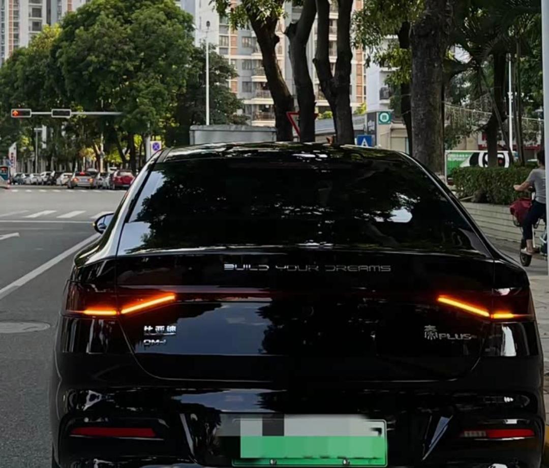 比亚迪秦PLUS从10.58万到5.98万,还买什么面包车,降价后全是优点