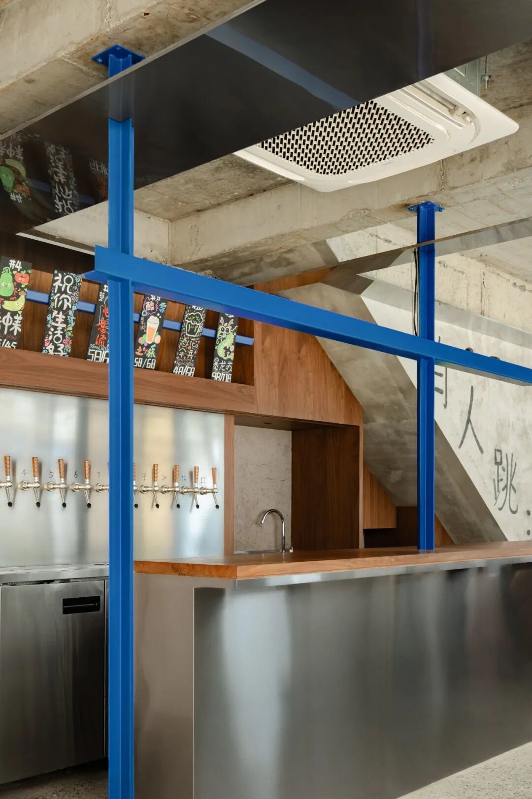 Space On-site | 长沙:灵活布局+场所融合的品牌酒吧 跳海杜甫江阁店