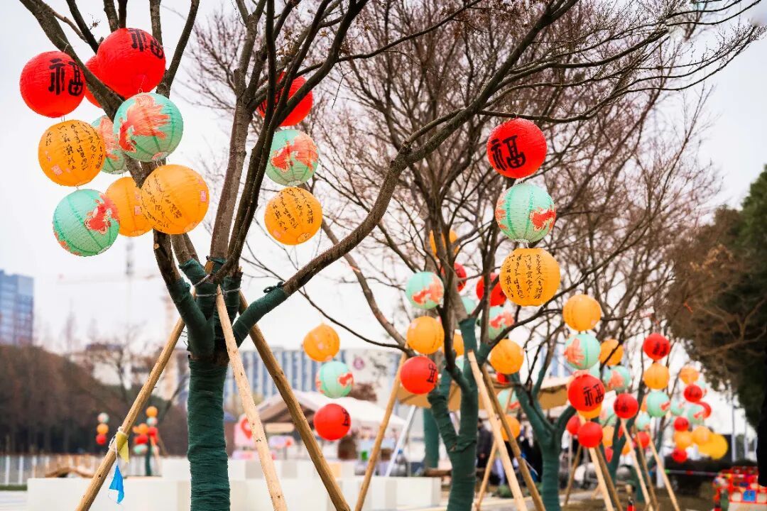 非遗手作、特色美食、创意打卡点......「中意枫市集」热闹出圈