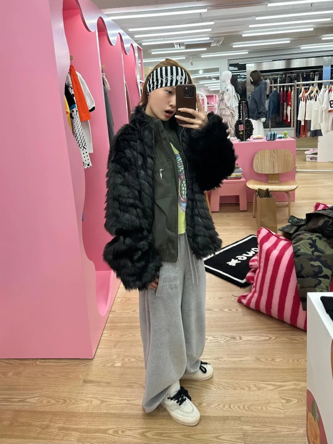 Ins穿搭博主O0hyr｜复古混搭citygirl日常出街｜叠穿的神啊！搭配不再单调