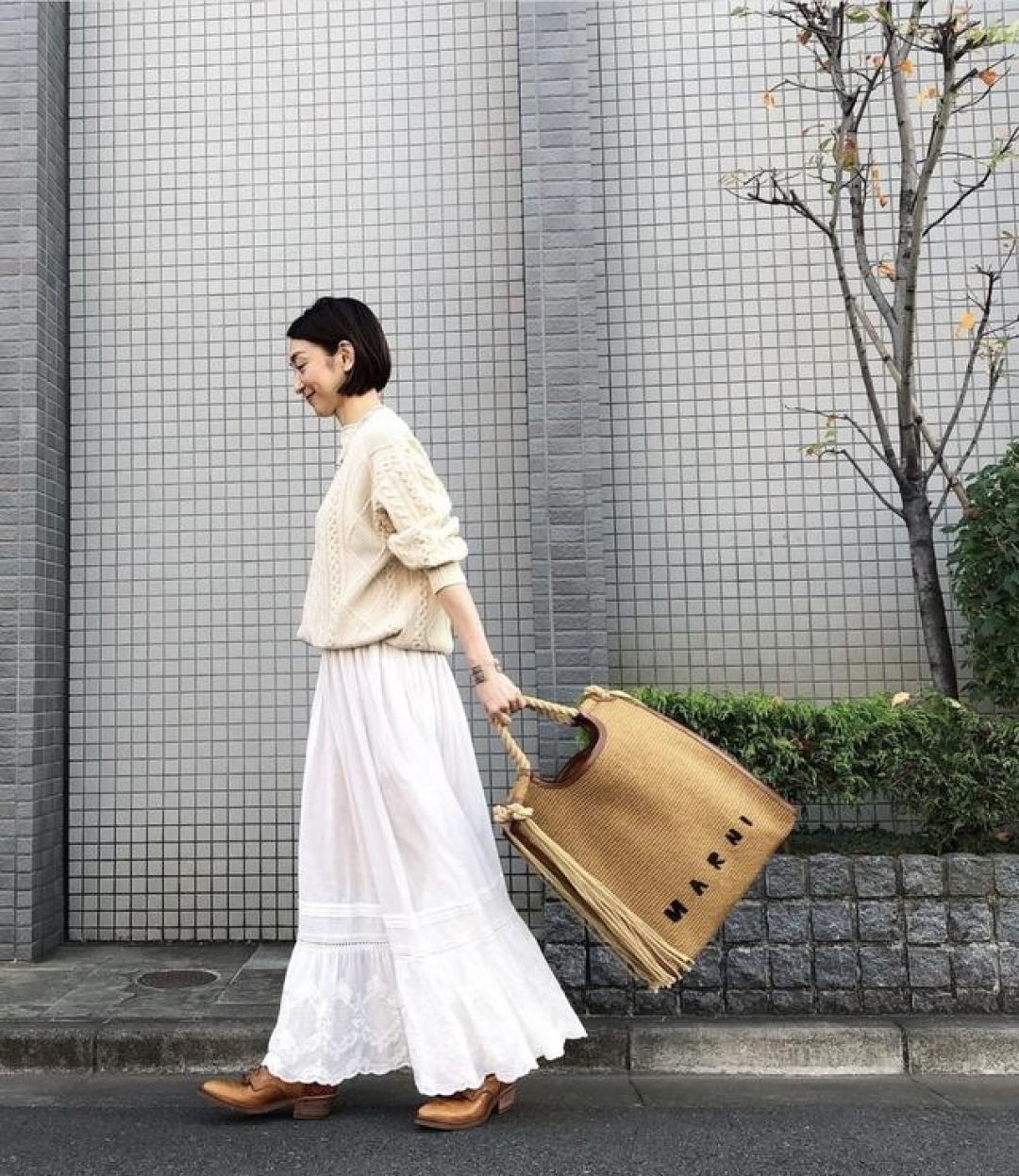 女人上了50岁的年纪,穿衣打扮要有“品质感”,拒绝廉价