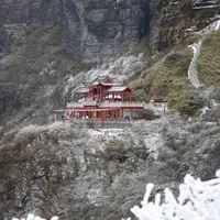 雾凇梵净山,东线进(江口)西线出(印江)
