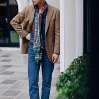 四五十岁男人，裤子尽量别穿“短裤、紧身裤”，换成这3种更体面