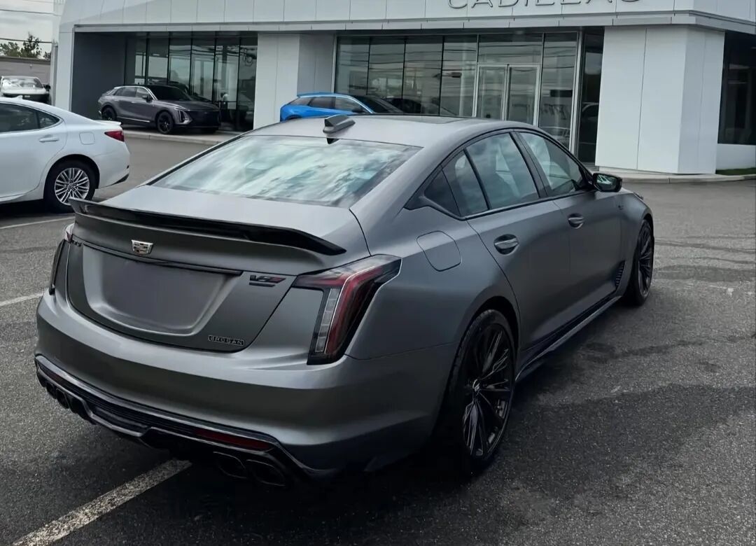 凯迪拉克CT5-V Blackwing限量版官图发布 专属深海蓝车漆 全球限量200台 677马力+手动挡