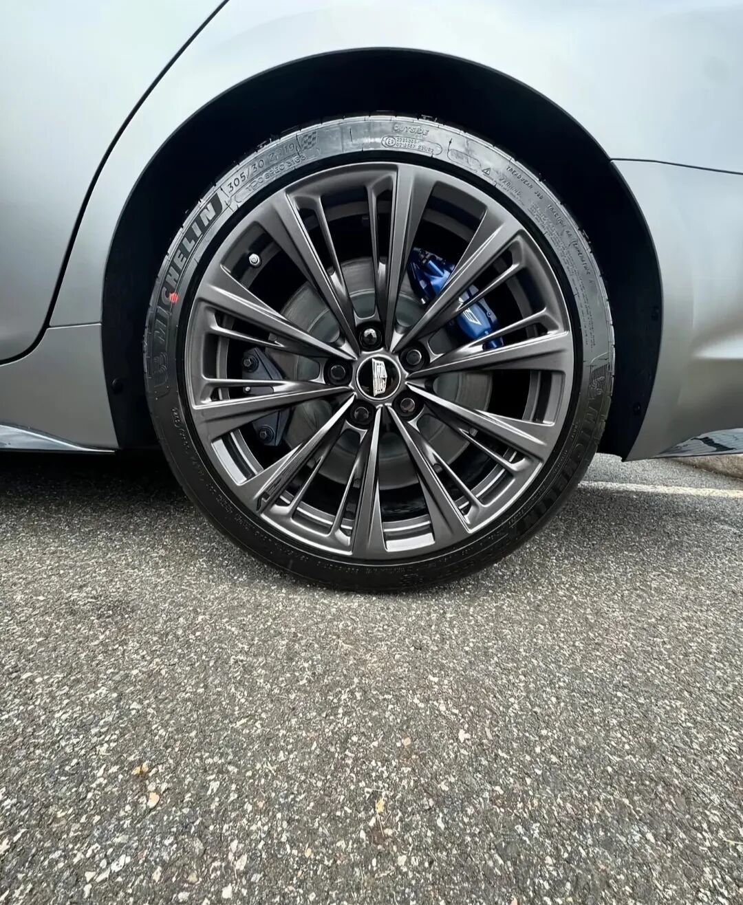 凯迪拉克CT5-V Blackwing限量版官图发布 专属深海蓝车漆 全球限量200台 677马力+手动挡