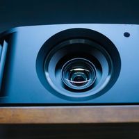 【鉴赏】JVC DLA-N77投影机：HDR10+与4K/120 3D 灯泡机皇 值得拥有