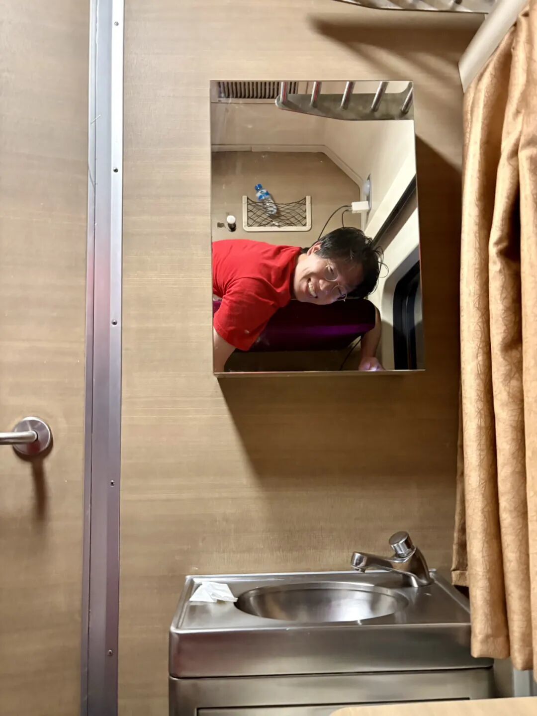 泰国红丝绒火车SRT Sleeper Train,一等坐双人包厢初体验全攻略!