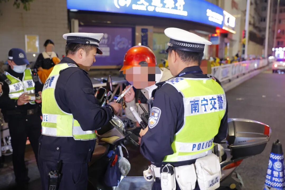 南宁人注意!电动自行车乱停,小心被拖!