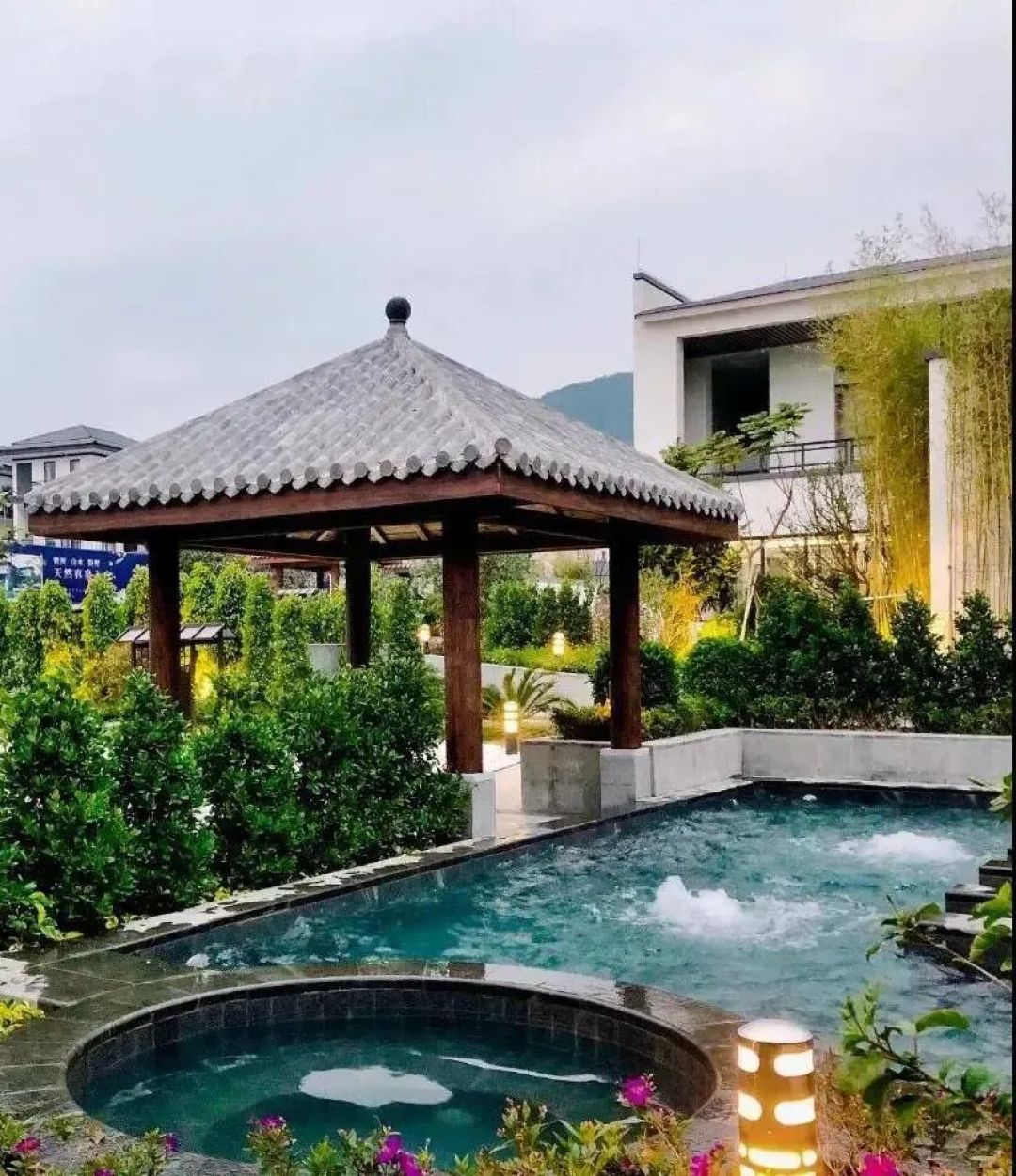美如仙境!韶关这个地方迎来今年首场冰挂雾凇景观,秋冬来旅行,赏雪泡泉看红枫为你安排好了