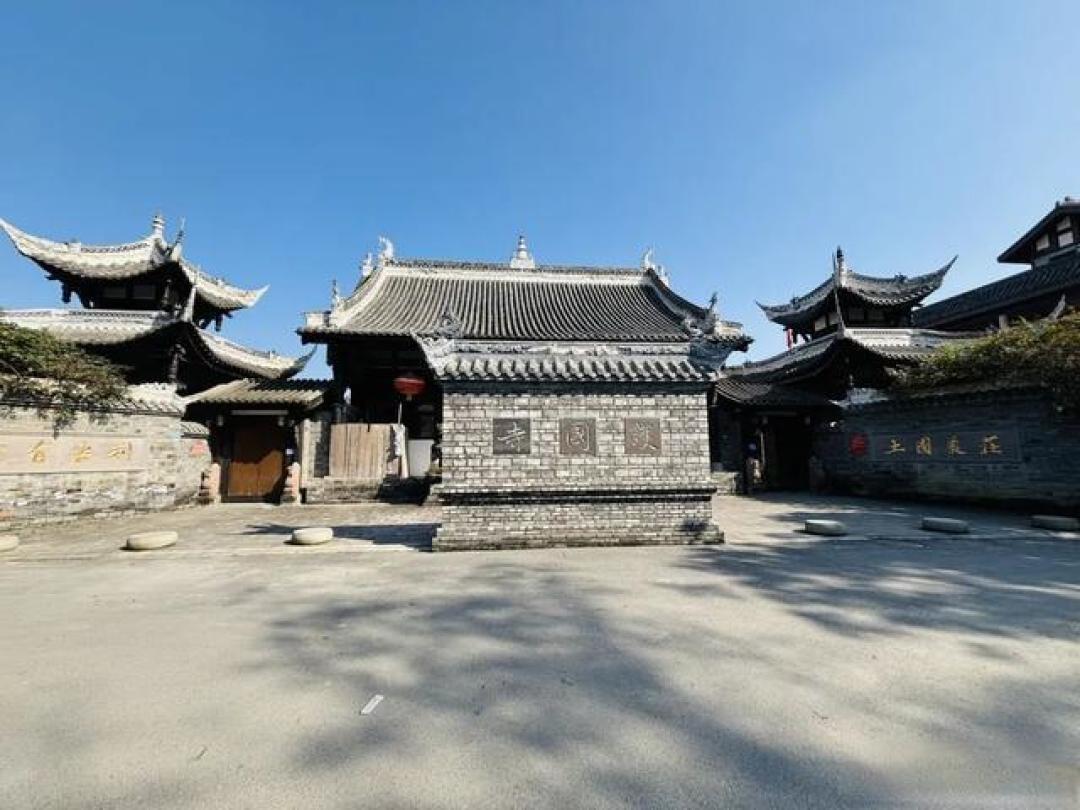 成都西边一个被低估寺庙,赏梅正当时,古色古香,游客不多
