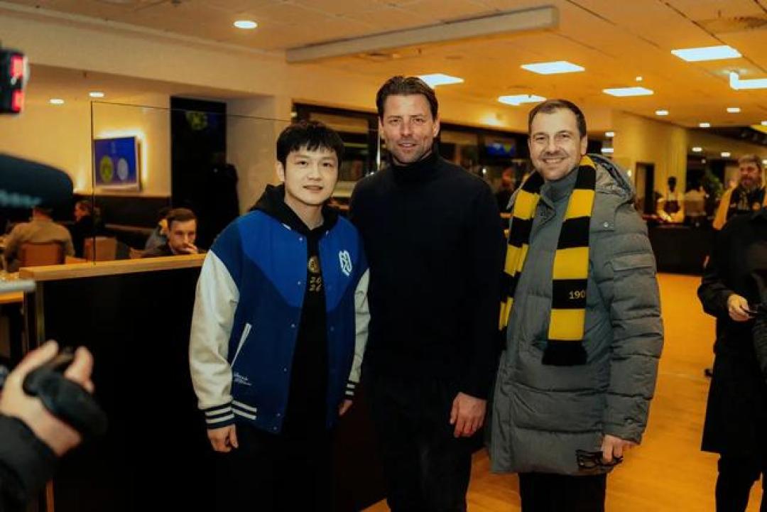 樊振东双登热搜!欧冠观赛获多特1号球衣太有排面