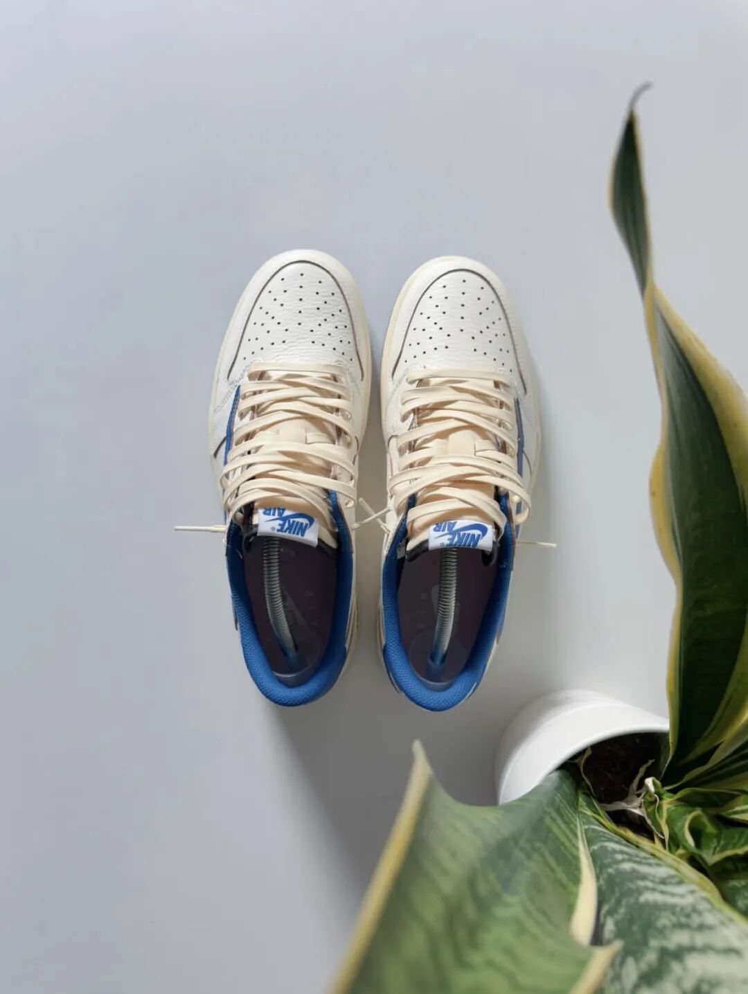 Travis Scott x AJ1:这双三方联名帅的有点太离谱了!
