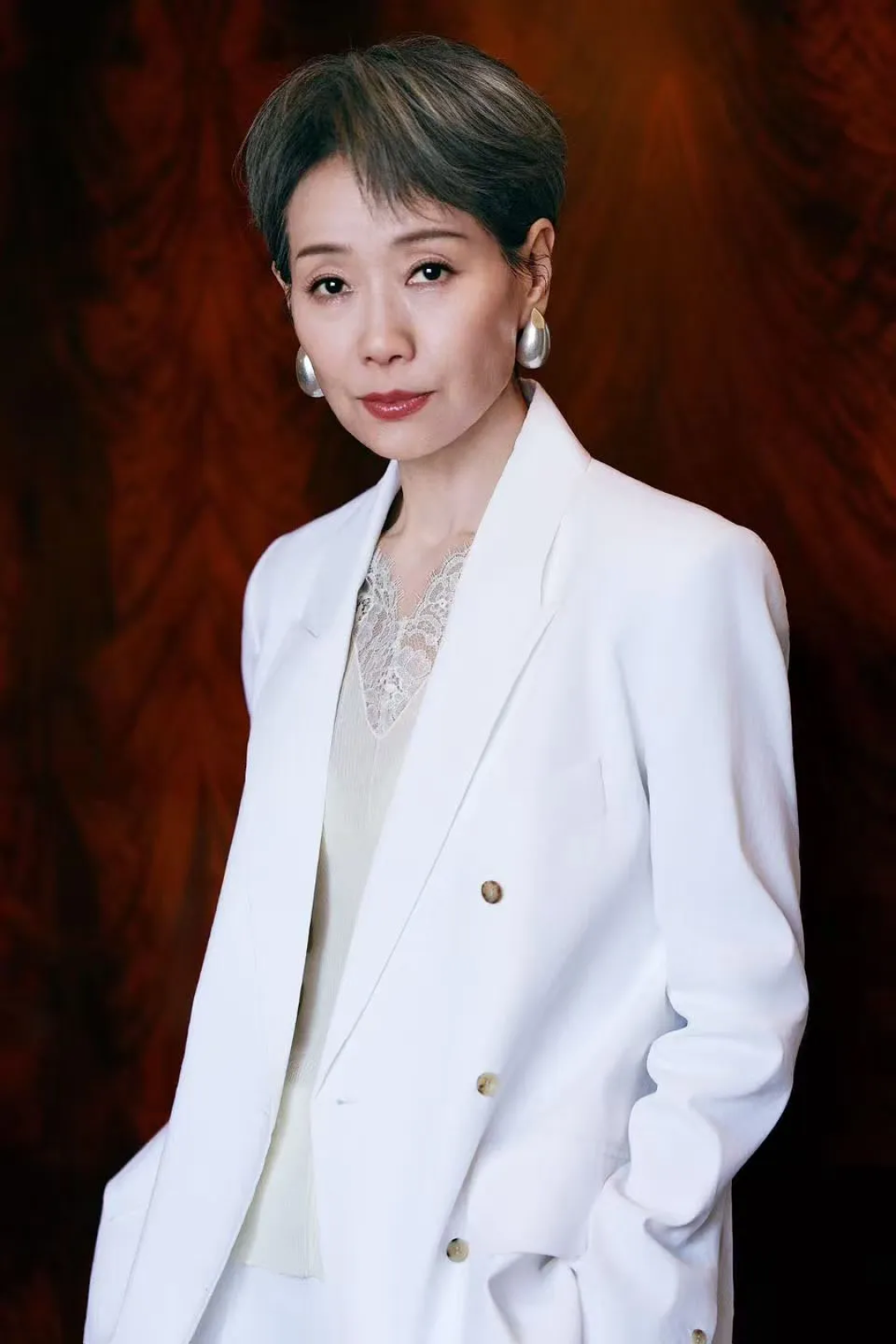 【流行色趋势】为什么2026年的时尚,从一抹“安静的白”开始?