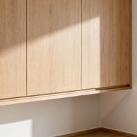 小户型定制柜怎么选？三类主流方案实测：空间效率、设计语言、材质工艺谁更胜一筹