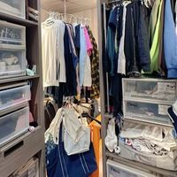 回家脱下衣服放在哪里？千万别再扔沙发上了，学学年轻人的设计，干净又不失高级感