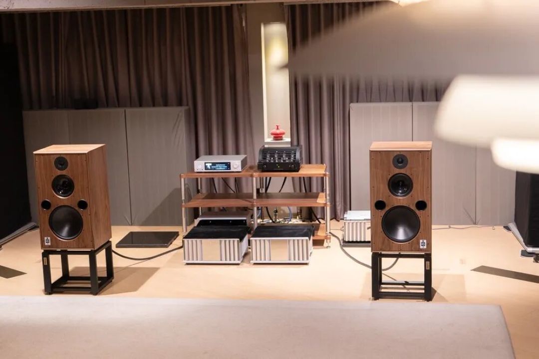 【器材测评】听见一种果敢的灵魂:雨后初晴Harbeth M40.5 XD2 音箱