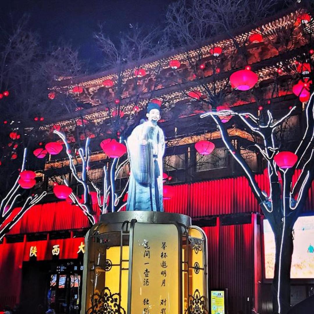 到了西安才发现，最好逛的不是兵马俑和古城墙，而是大唐不夜城