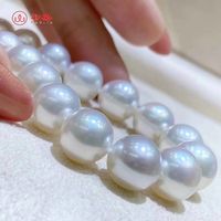 新手第一次买澳白，颜色到底应该怎么选❓
#澳白 #珍珠耳饰 #珍珠吊坠 #珍珠科普 #诸暨珍珠