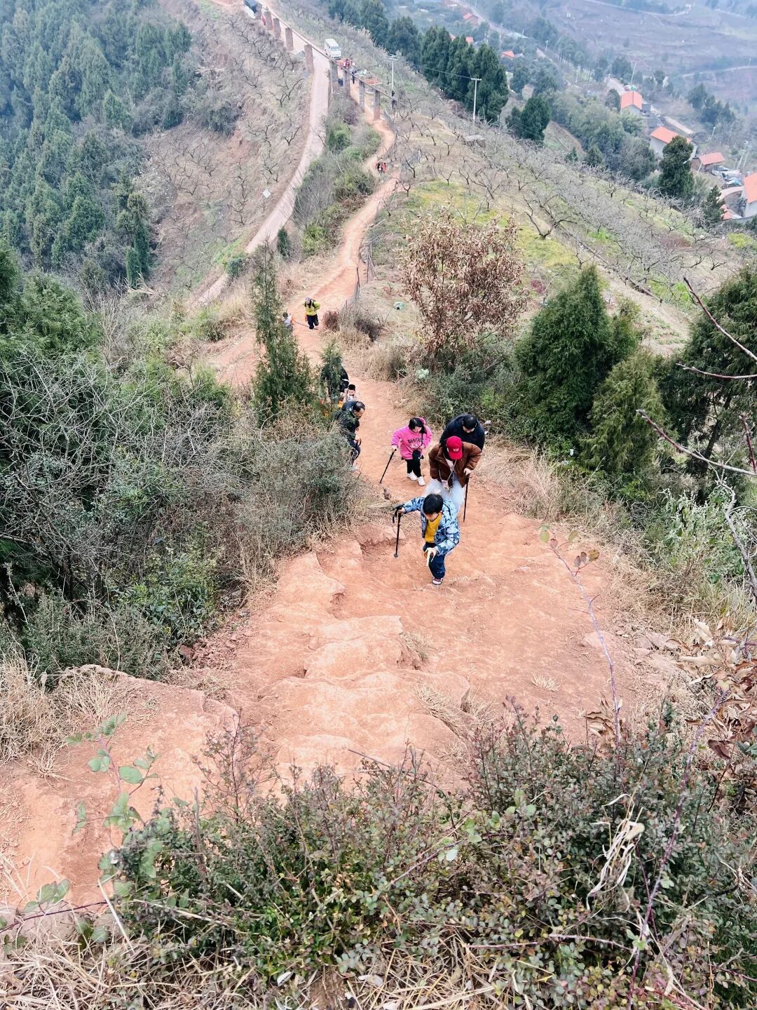 成都•龙泉山徒步|藏在山脊的野趣路线,亲子轻松走完,风景治愈