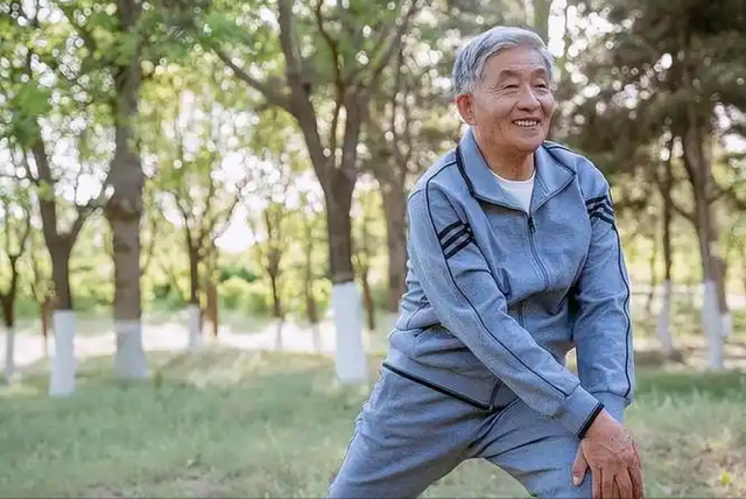 医生发现:坚持走路锻炼的老人,不出半年时间,身体会迎来4变化