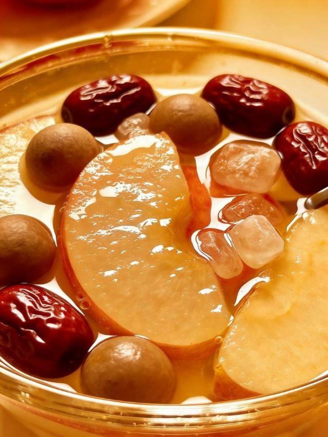 苹果这样煮,堪称“肠道疏通剂”!每天吃一点,隔天排便特轻