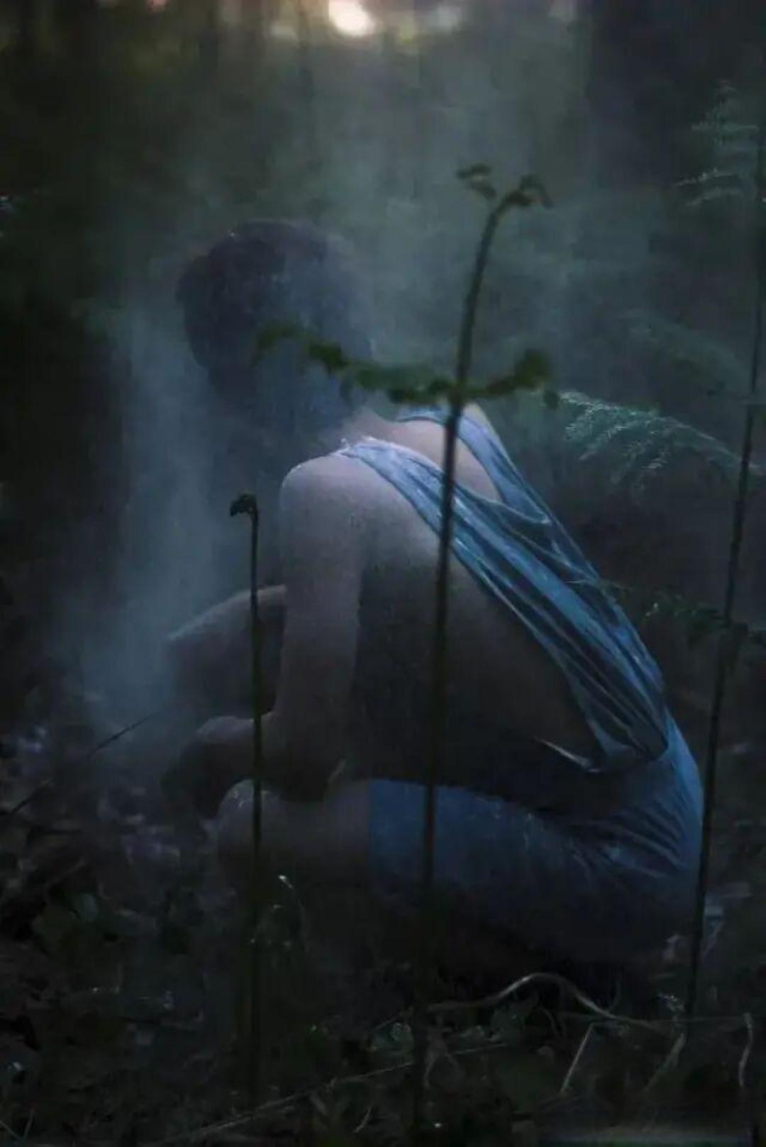 运用柔美的光线和细腻的影调捕捉到了深刻而梦幻的情绪摄影师