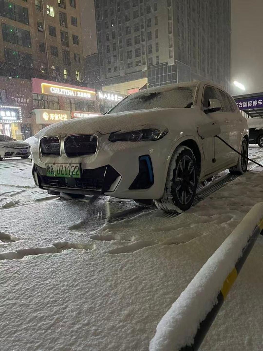 下雪天开车,这七件事千万不要干,轻则伤车,重则伤人!