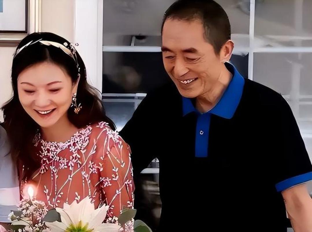 人民日报发文，揭开了张艺谋的真实处境，原来我们确实低估他了