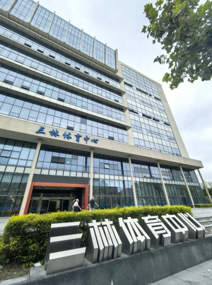 羽毛球具