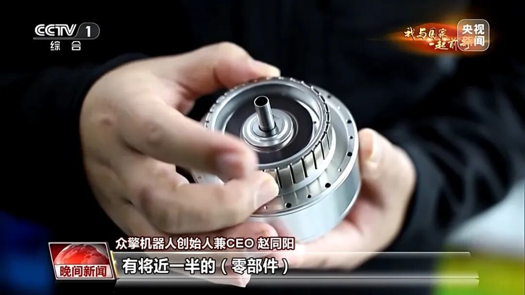 年初在《春晚》扭秧歌的“机器人太奶”,现在咋样了?进化速度堪比坐火箭……