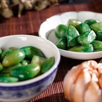 腊八蒜为何一腌就变绿？