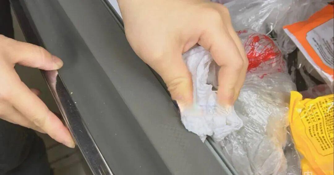 旧手机充电头别扔，放家里用途帮大忙，我也是才清楚，回家快找找