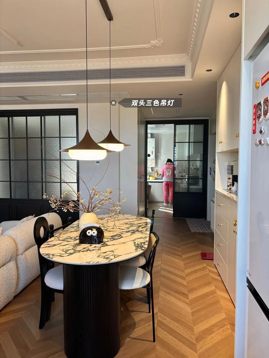 中古横厅显大10㎡秘密：灯光布置