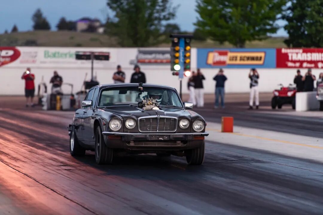 捷豹Jaguar xj12,当年世界最快的四门量产车!首款量产民用V12引擎!