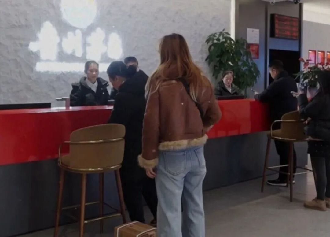 飞天回稳 2月1日茅台市价 l 实探i茅台线下提货热：单店午间40单，整箱双瓶不等，“自提茅台”成节前新图景