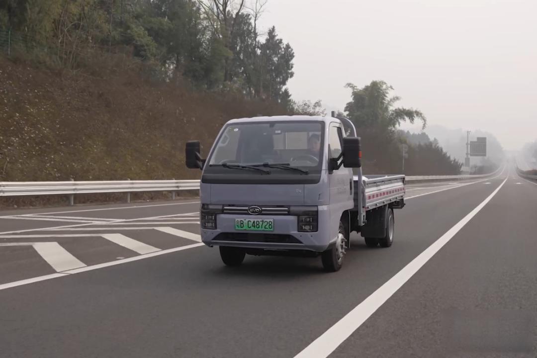山城试炼场：比亚迪纯电轿卡T4能否征服重庆？